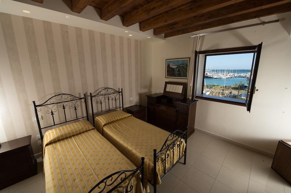 Hotel Aliai Шака Екстериор снимка