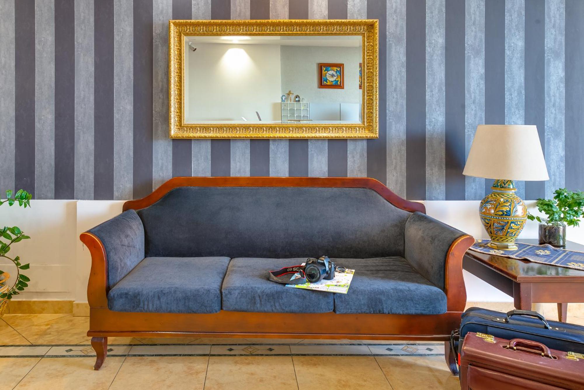 Hotel Aliai Шака Екстериор снимка